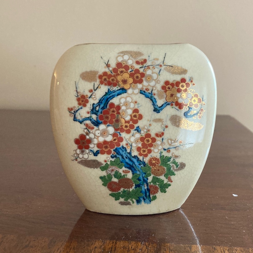 Elegant Floral Ceramic Vase Artmark original made in Japan